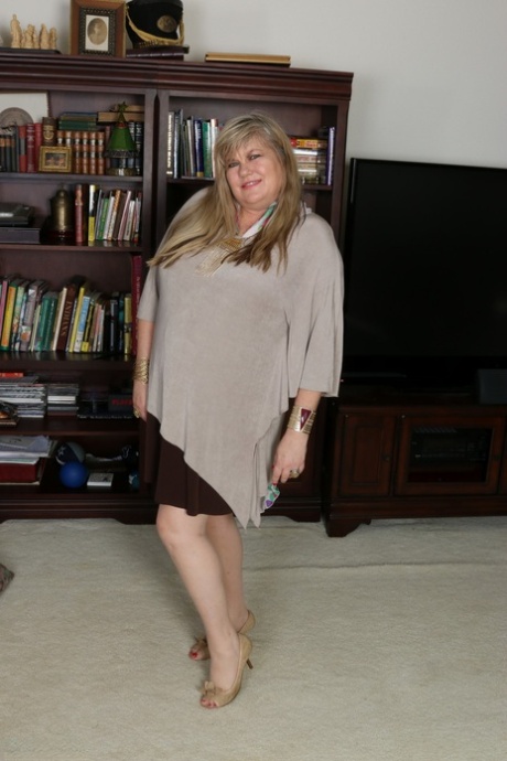 chloe rose bbw adult image