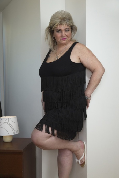 bbw milf teacher flower tucci showing off big ass and hot sexy picture
