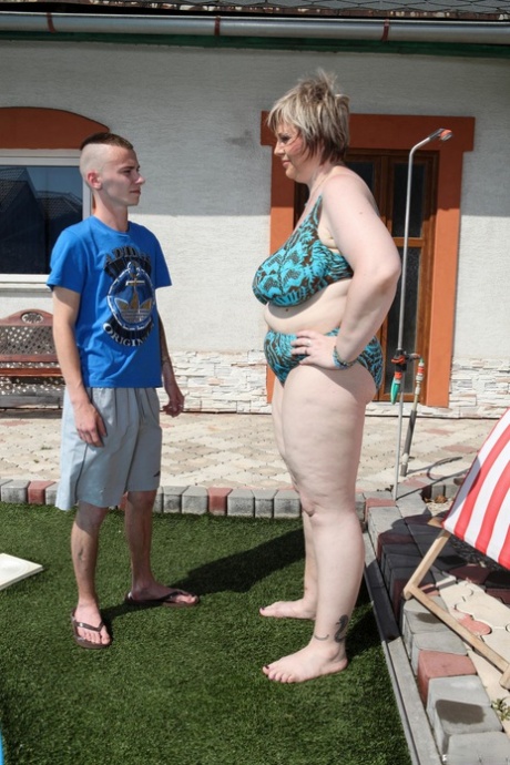 chubby aunty with old man porno galleries