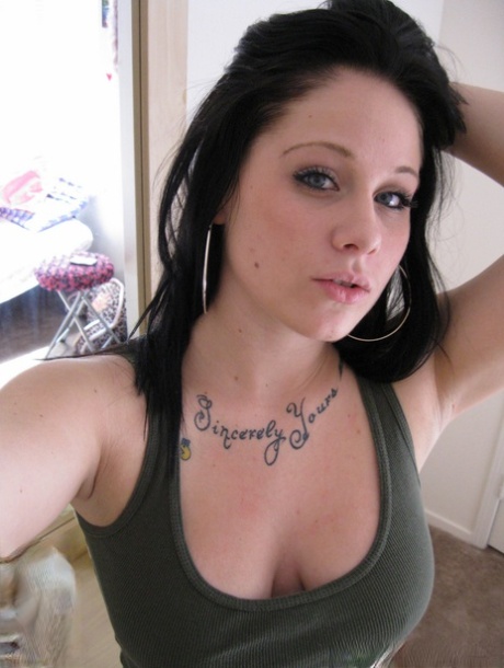 a voluptuous shaved pussy girl with glasses fuck beautiful xxx image