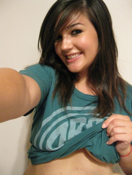 bbw kneeling naked picture