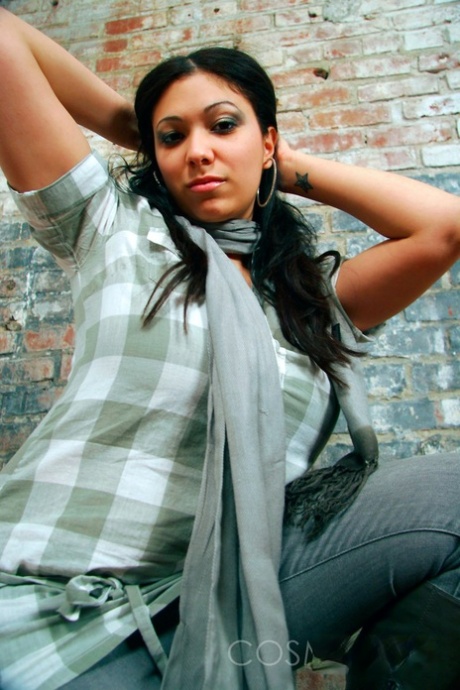 thick throwaway erotic img
