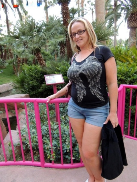 thick asain mom hot naked img