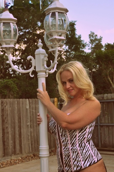 curvy sharron pretty archive