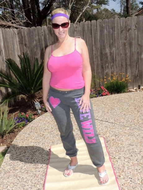 bbw carry hd photo
