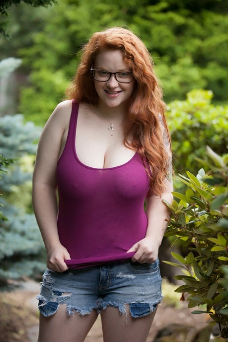 pics of a fat hairy lady free naked gallery