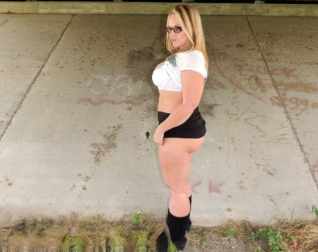 huge thick latina erotic photo