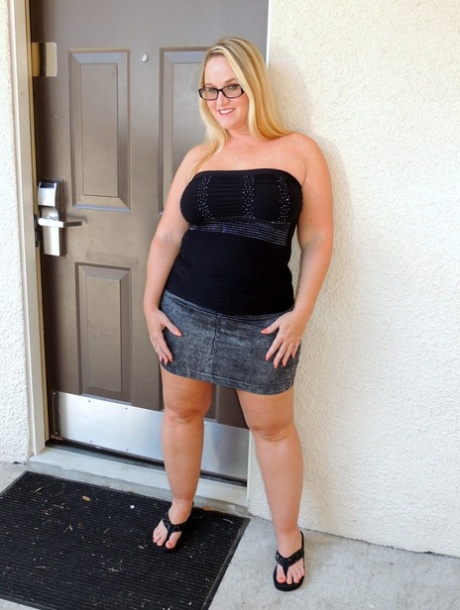 bbw mature show her huge ass sexy naked image