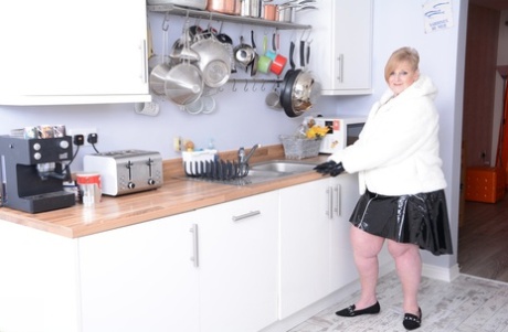thick caramel erotic image