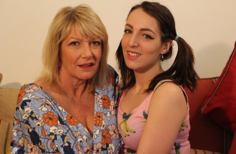 bbw mature gives gumjob to bbc beautiful porn picture