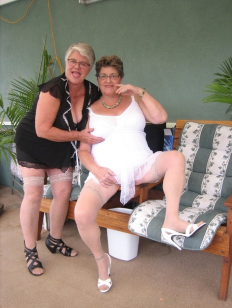 private fat tits couch x free nude image