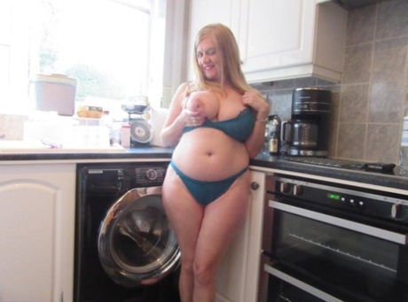 chubby stepmomma shows pretty teen how to suck pussy free naked images
