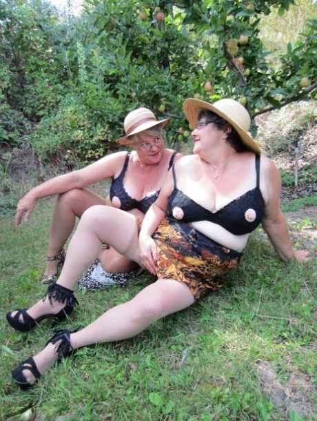 curvy milf teacher nude gallery