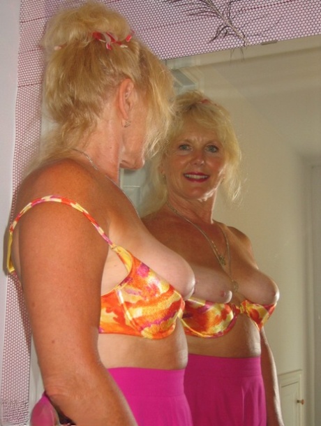 chubby mature wife does what shes told hot naked picture