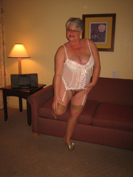 amateur curvy girlfriend free porn img