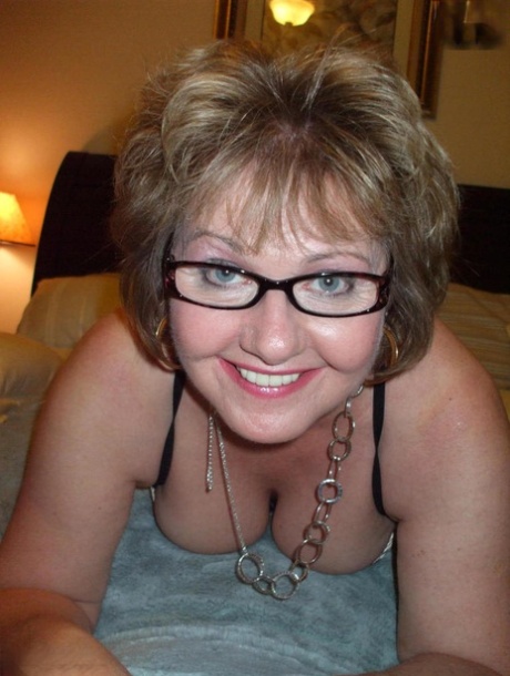 fat granny sharing hot porn photo