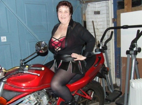 thick female solo porn photo