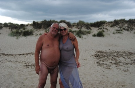 mature bbw big pierced tits on sexdate hidden cam top images