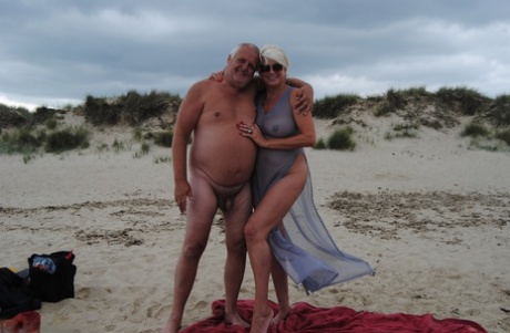 voluptuous heel wearing amateur hussy pornos photos
