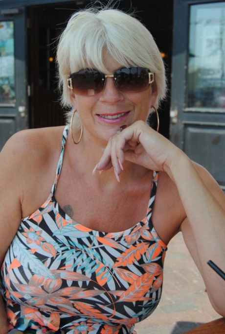 thick mexican aunt adult galleries
