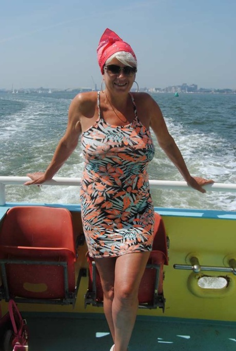 thick tan latina beautiful nude picture