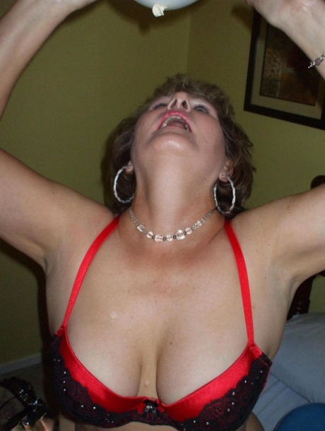 charming redhead bbw playing with her vagina free sex image