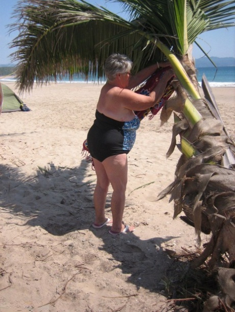 amateur chubby cheating anal nude image