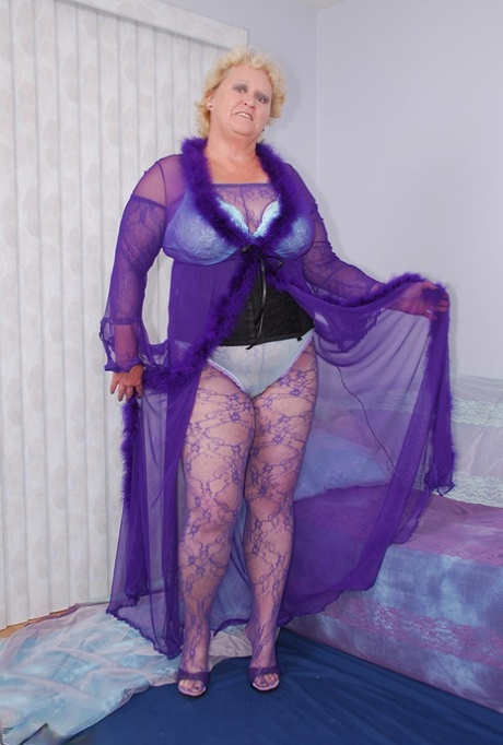 fat girl dominates skinny girl hd gallery