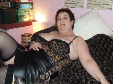 curvy hotel pornographic picture