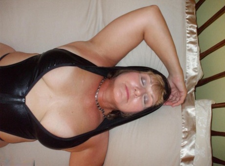 fat girl on plane nudes pictures