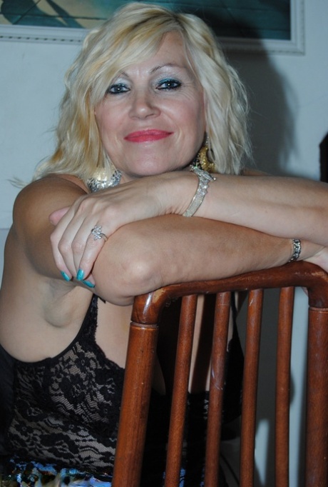 chubby mature women wearing sexy stockings porn image
