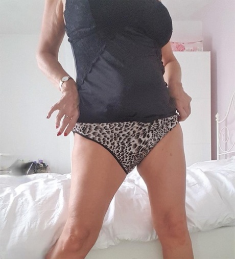 amateur amateur chubby brunette cougar with big tits free xxx images
