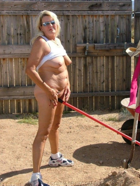 bbw naked beach free naked pic