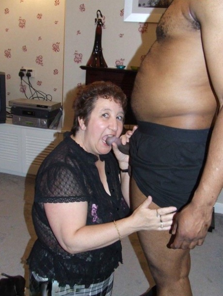 light skinned bbw throwing it back sexy naked photo