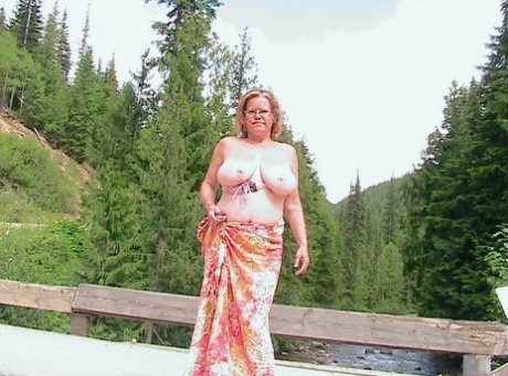 porn curvy aunt hot nude image