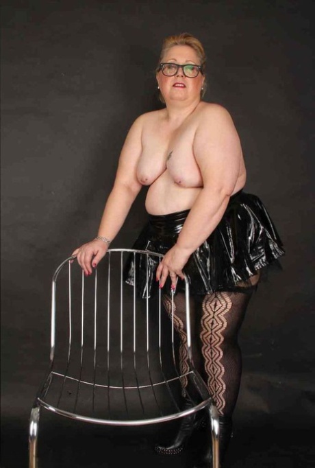 amature bbw in fishnets and getting spanked and fucked good free naked picture