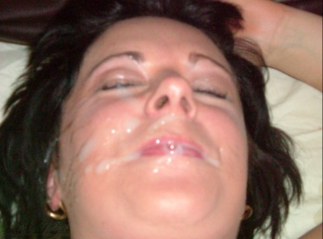 chubby babe enjoys solo free sex pic