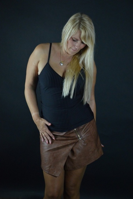 sexy voluptuous blonde milfs beautiful naked photos