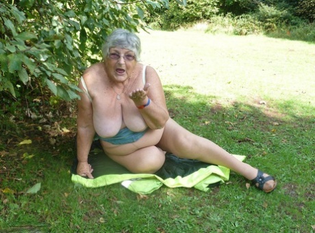 thick amateur latina teen beautiful naked pic