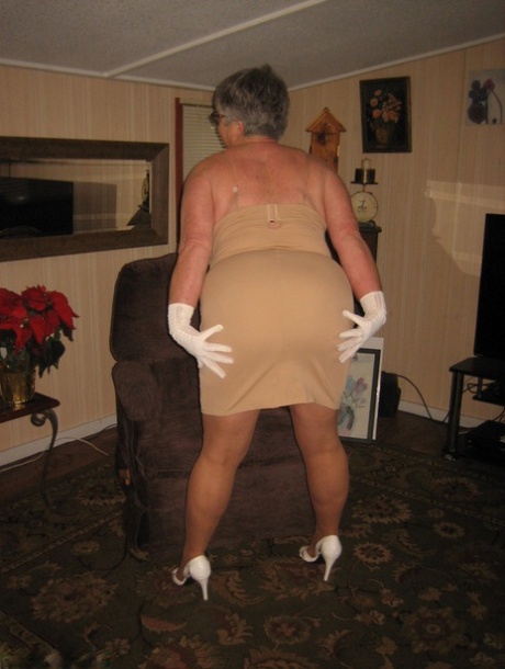 thick mature moms free sexy pics