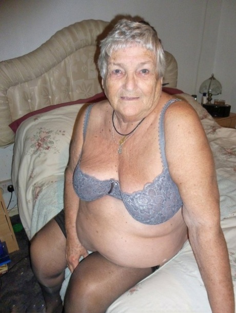 curvy kayla pleases with her hot mature body free nude gallery