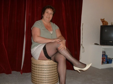 cute chubby babe moms free gallery