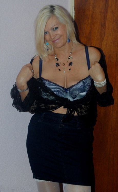 curvy goth lesbian free pic