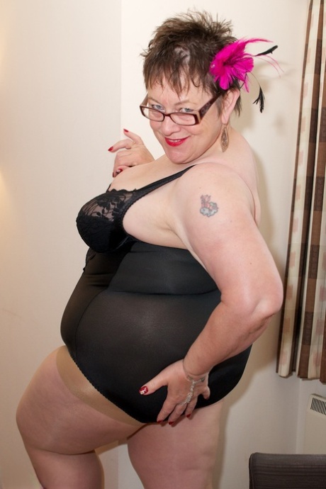curvy virgin free nude img