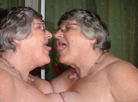 awesome plump butts cougar art porn archive