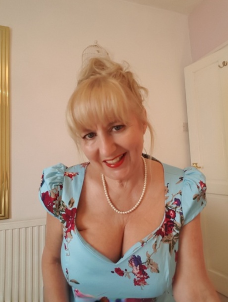 curvy masseuse hd pics