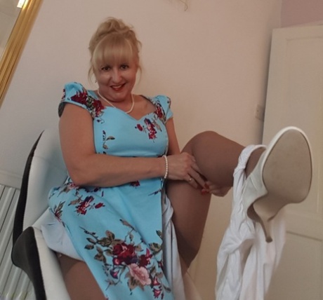 blonde casting agent seduces big ass client hd img