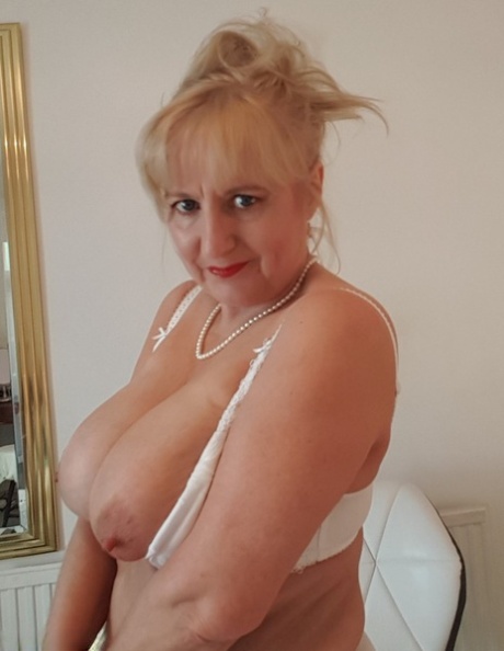 thick beauties pornographic picture