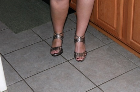 mallu doorknob curvy crying beautiful naked img