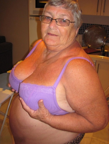 thick naked old lady free sexy img